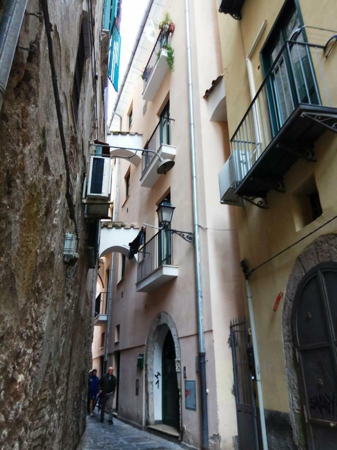 לינה וארוחת בוקר Amalfitani Salerno Centro מראה חיצוני תמונה